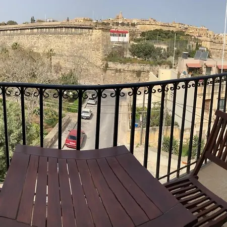 Grand Harbour View Lookout Apartment *