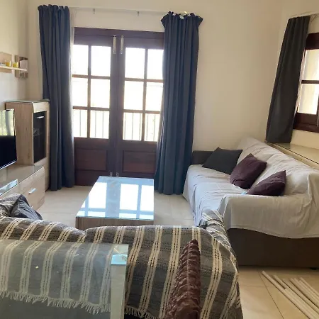 Grand Harbour View Lookout Apartament *