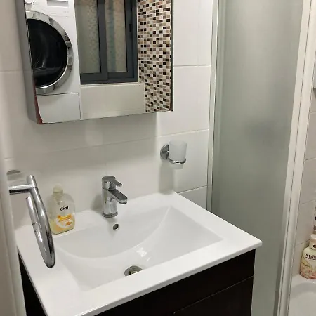 Grand Harbour View Lookout Apartament